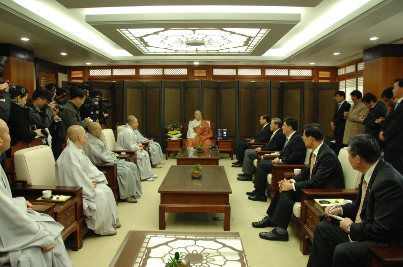 2010.10.27_김황식 국무총리 예방 (21)